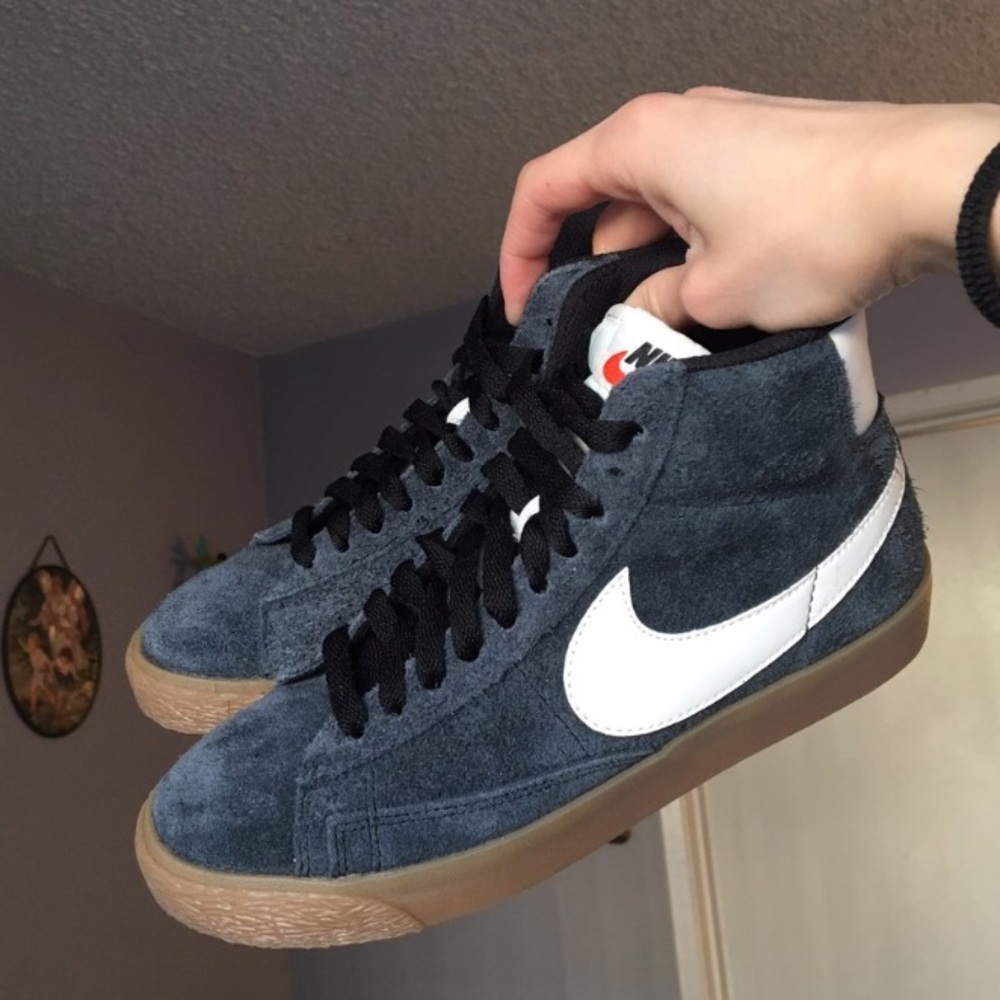 Nike suede mid blazers